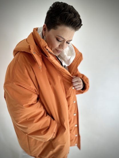 Оранжевая куртка