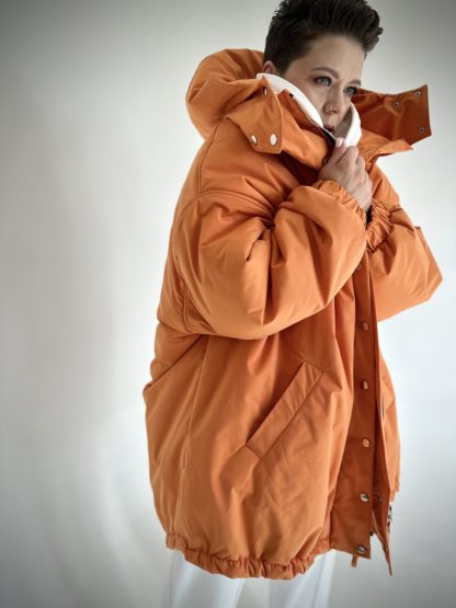 Оранжевая куртка