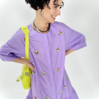 Фиолетовое платье с ручной вышивкой