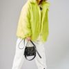 Яркая куртка в салатовом цвете 💚