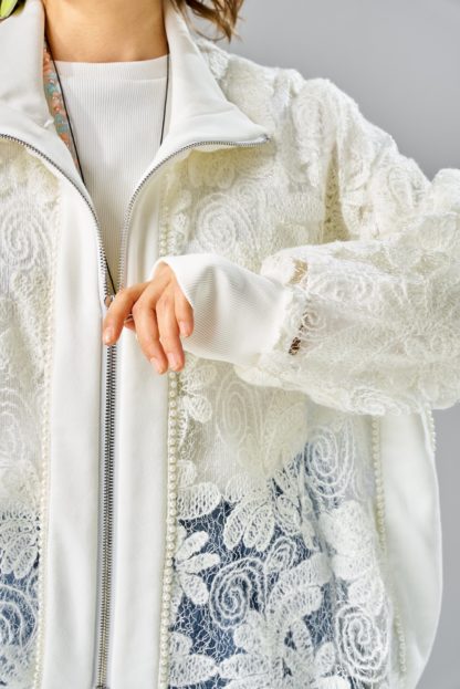 Кружевной бомбер